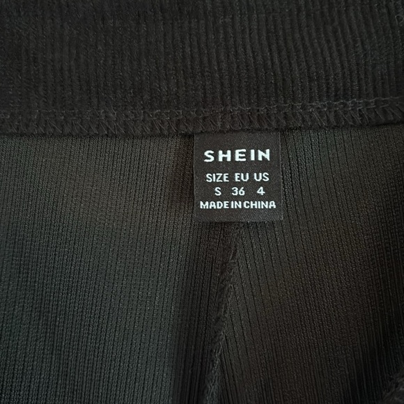 SHEIN Black Jumpsuit with Square Neckline and Relaxed Fit - Picture 8 of 10